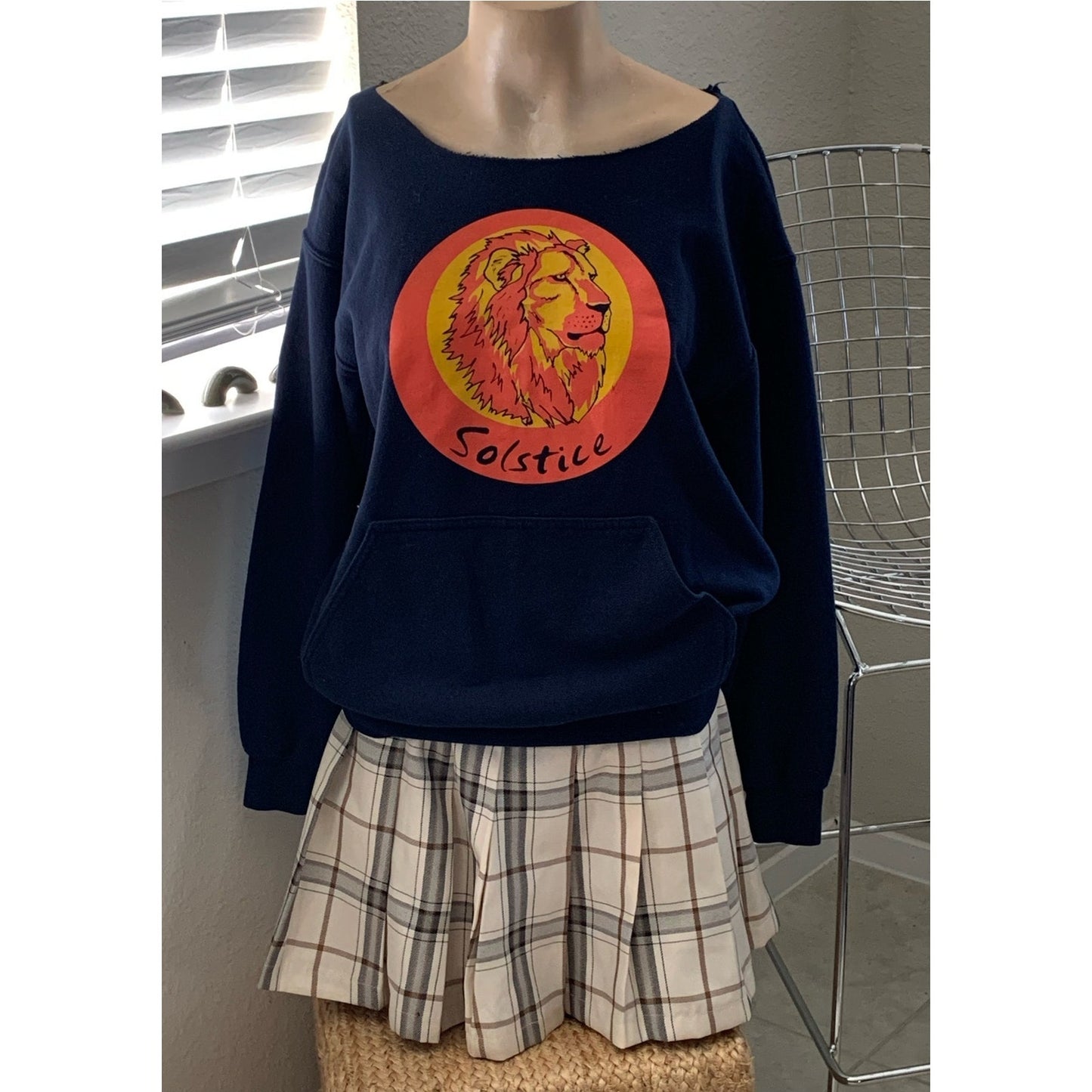 Y2K Solstice lion navy blue off the shoulder sweater sz M