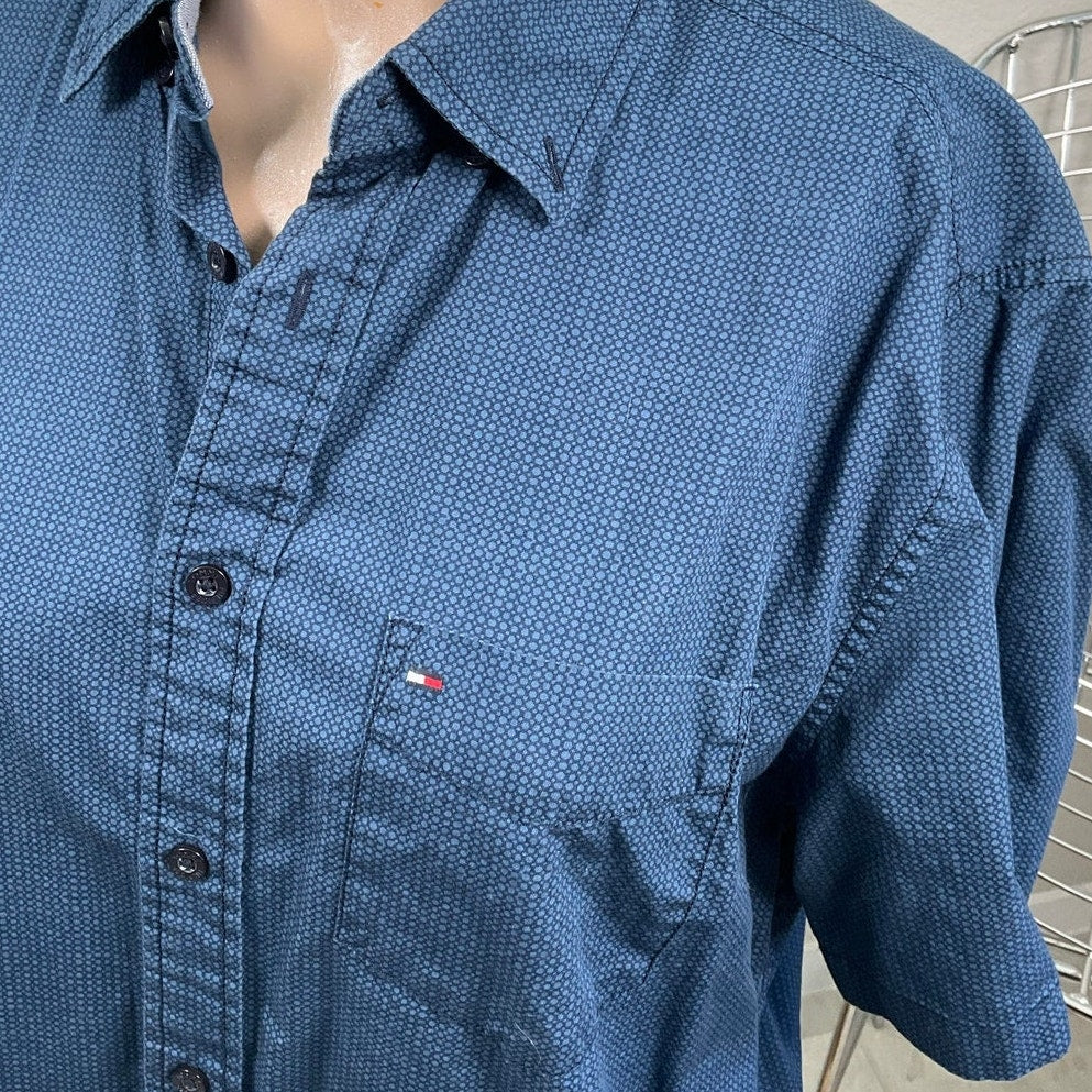 Y2K Tommy Hilfiger Blue button down classic fit shirt sz M