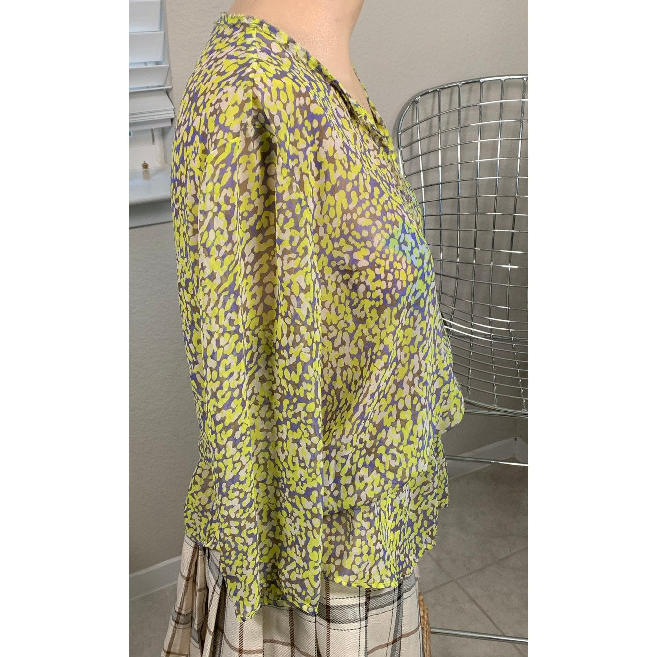 Banana Republic lime green sheer tie blouse sz M