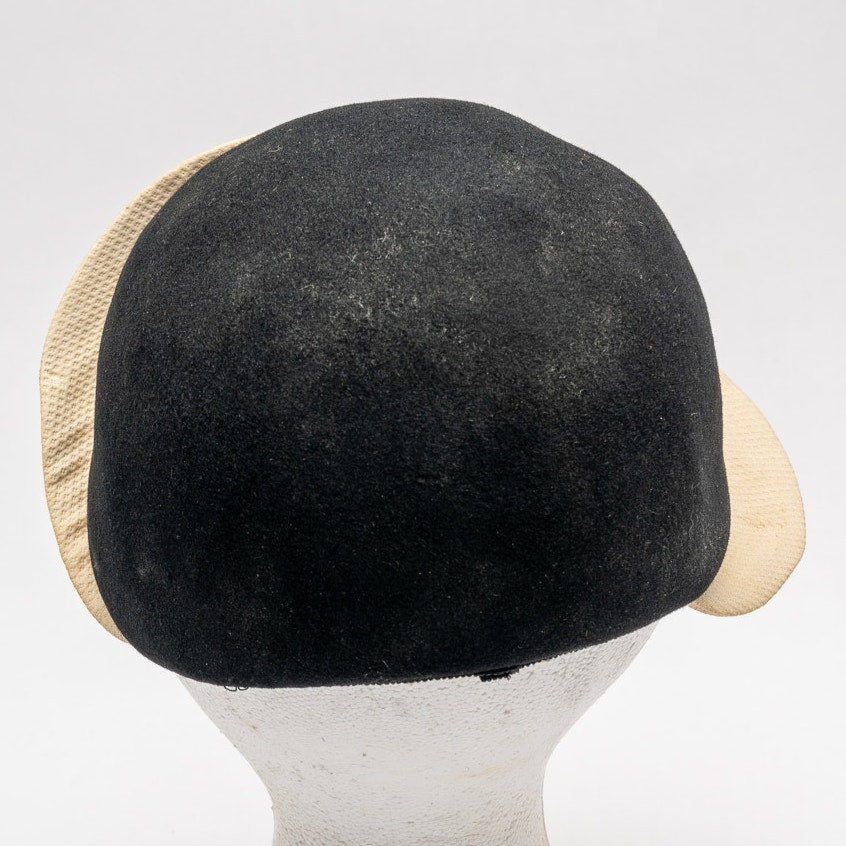 Vintage 1930's Dawson felt black and white cloche bell hat