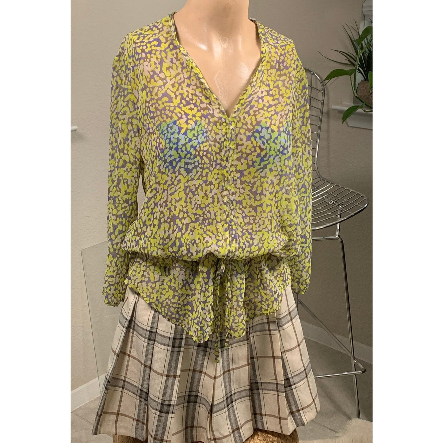 Banana Republic lime green sheer tie blouse sz M