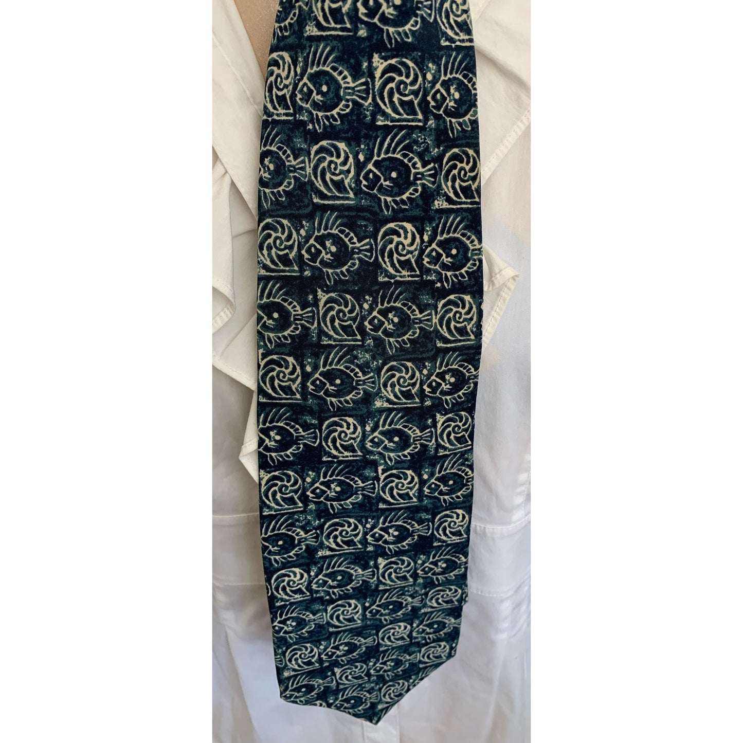 Vintage Hugo Boss silk tie - Made in Italy Blue and Beige Fish