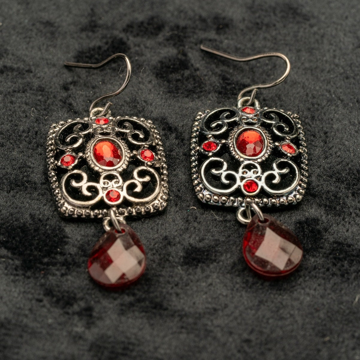 Victorian Gothic Style Blood Red Dangle earrings