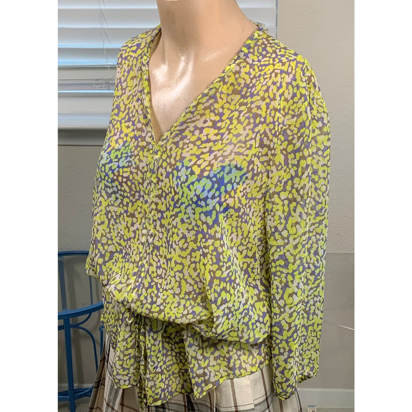 Banana Republic lime green sheer tie blouse sz M