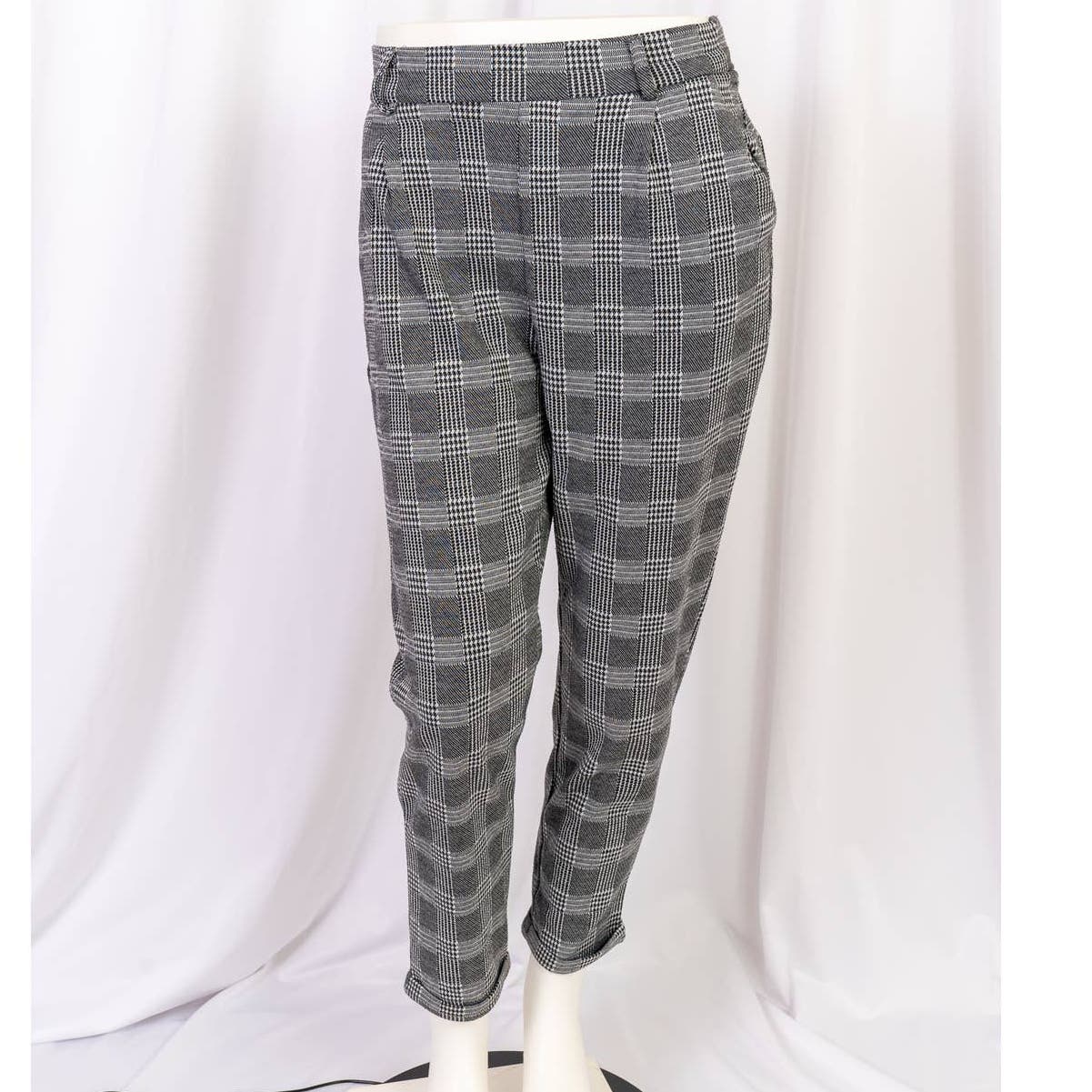 Women’s Ambiance Black checked plaid chinos sz Small