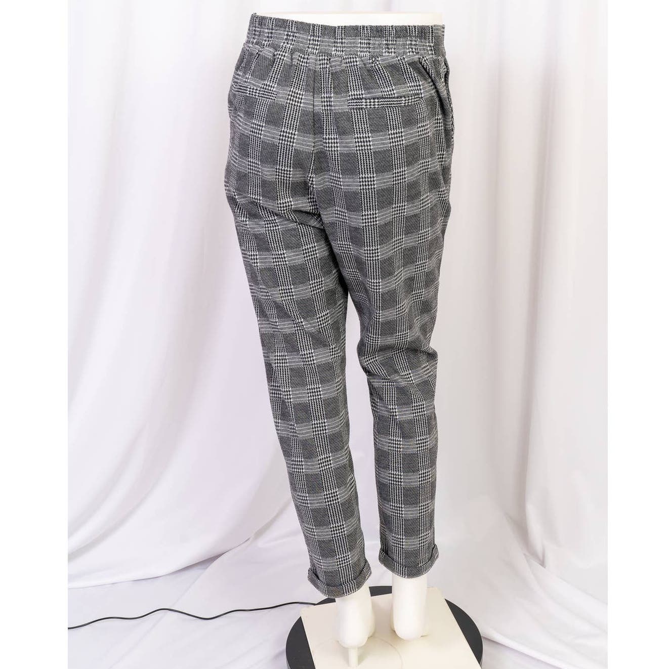 Women’s Ambiance Black checked plaid chinos sz Small