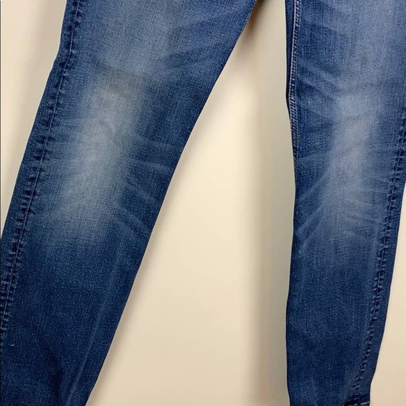 H&M women’s regular straight legged jeans 33/32 - Magically Funky Austin Resale & Thrift