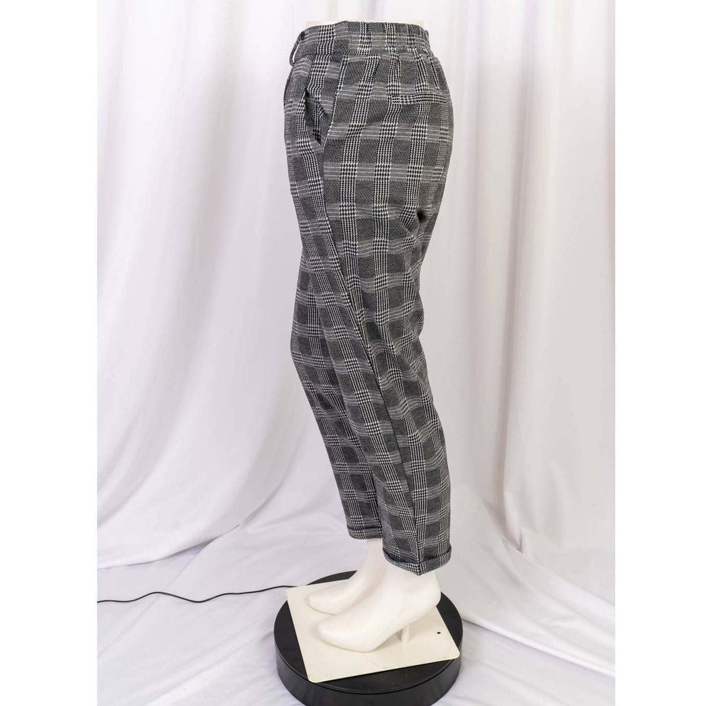 Women’s Ambiance Black checked plaid chinos sz Small