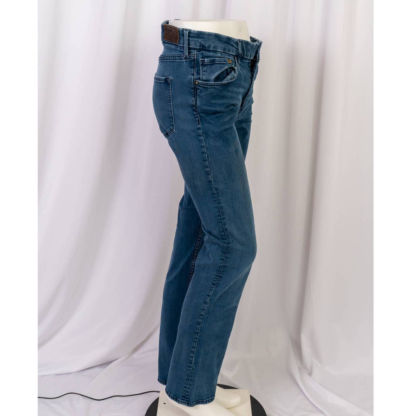 H&M women’s regular straight legged jeans 33/32 - Magically Funky Austin Resale & Thrift