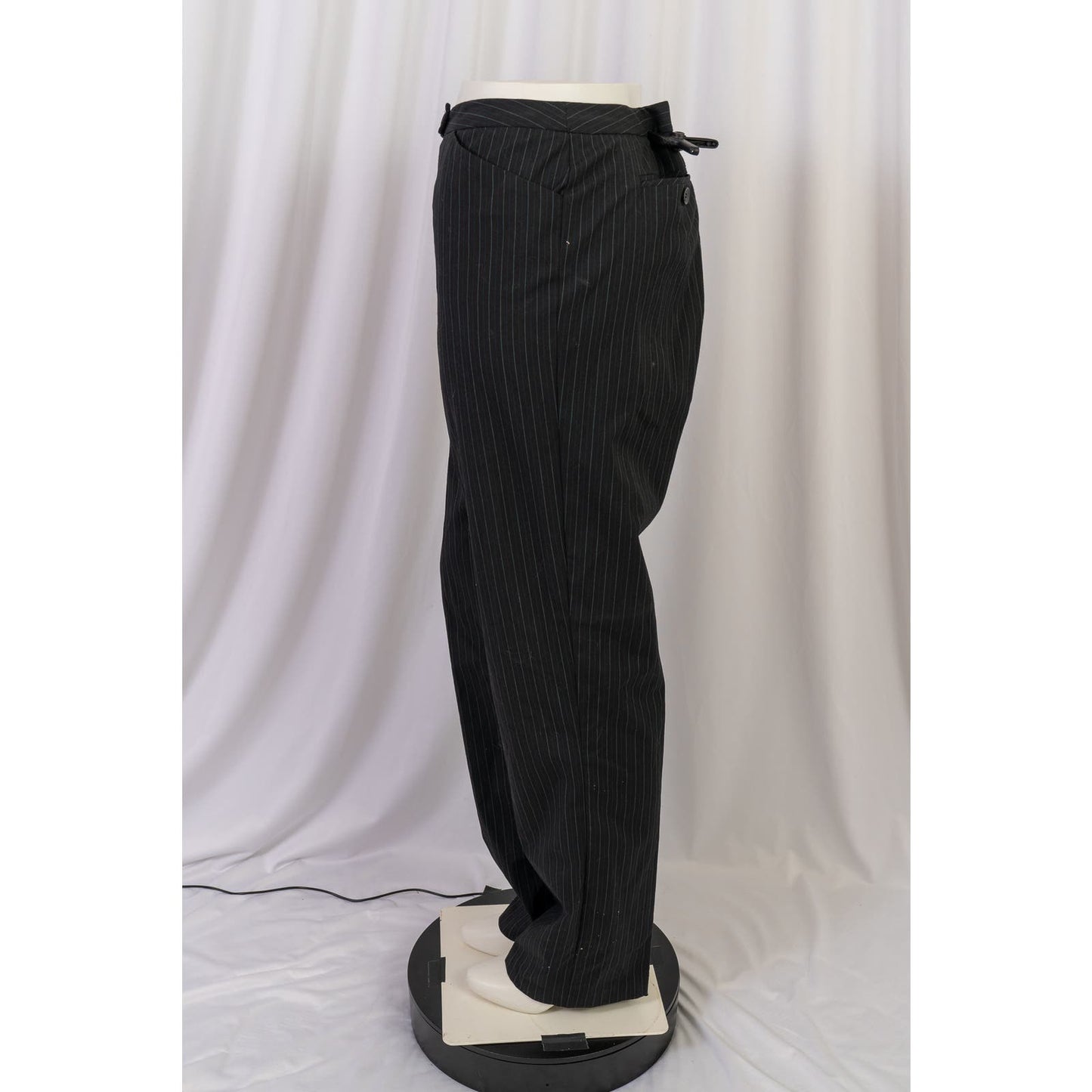 Nine & Co Women's black pinstripe pants sz 10